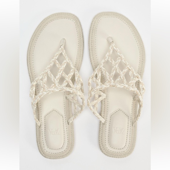 Flat sandals with interwoven fabric - Picture 1 of 7